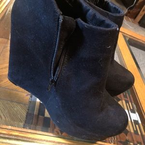 Aldo black wedges